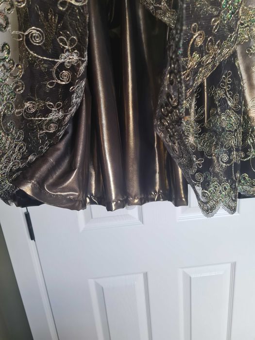 Елегантна, миди пола