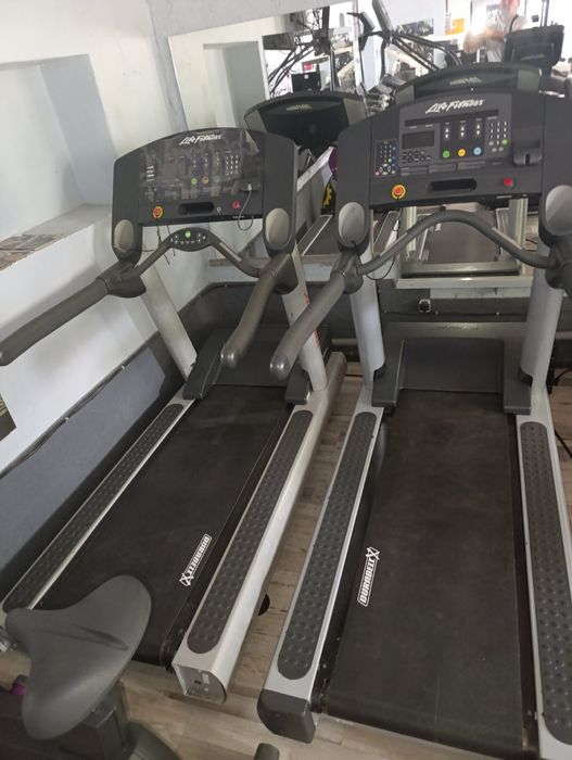 Бягащи пътеки, крос-тренажори, фитнес стълби