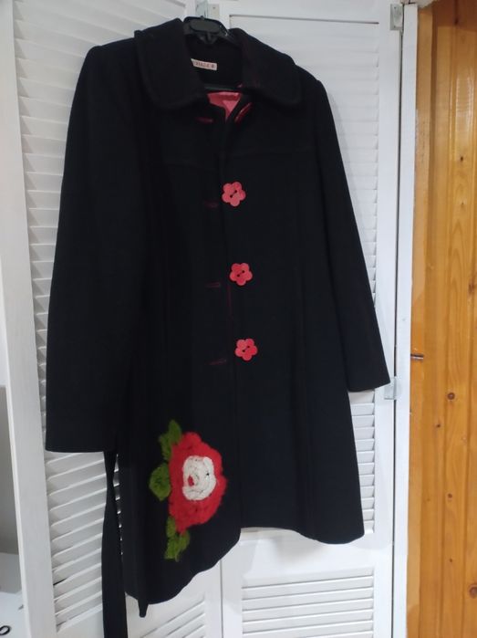 Palton lână negru cu rosu