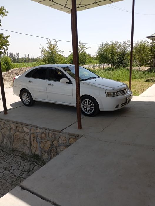 Lasetti срочно сотилади