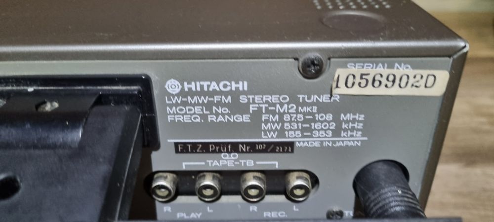 стерео комплект Hitachi HA-M2 (усилвател) и FT-M2 (тунер).