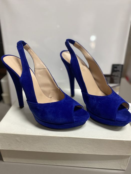 Италиански Нови велурени сандали на висок ток