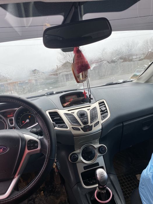 Vand sau schimb ford fiesta