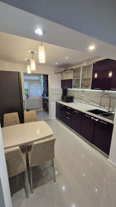 Apartament 3 camere zona Teiul Doamnei