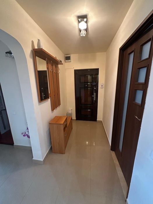 Închiriez apartament cu 3 camere în Caransebeș