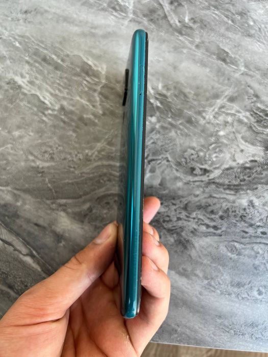 Telefon sotiladi Redmi 9 pro 128.4+2 gb xotirasi