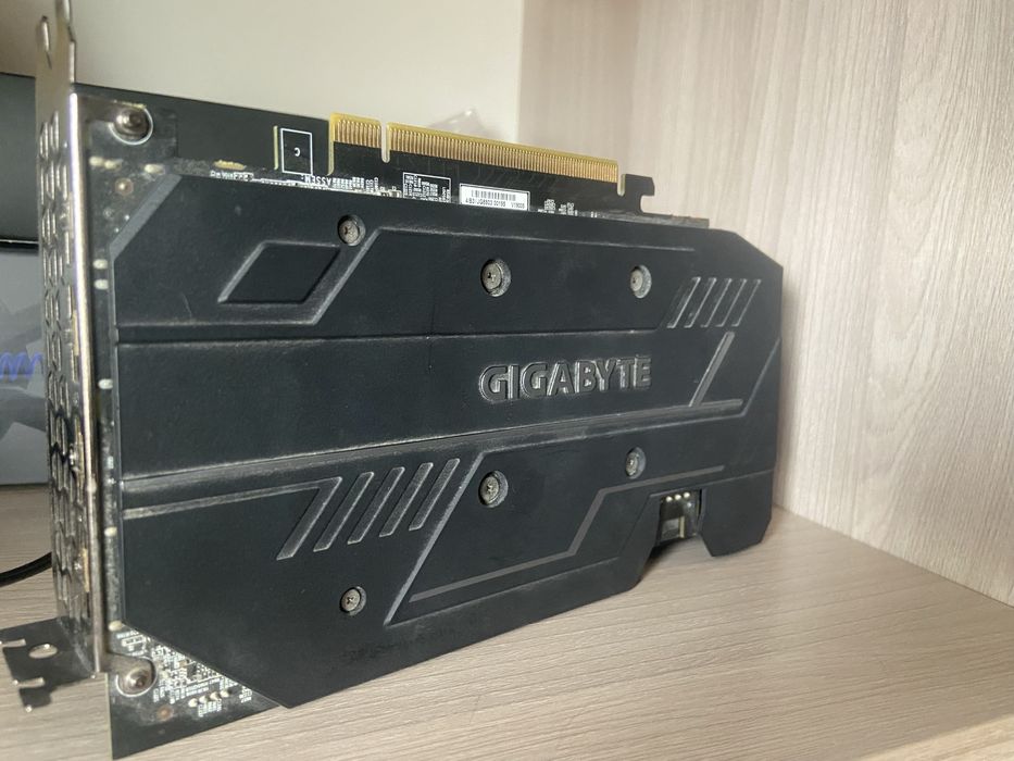 Продам видеокарту GTX1660 GIGABYTE