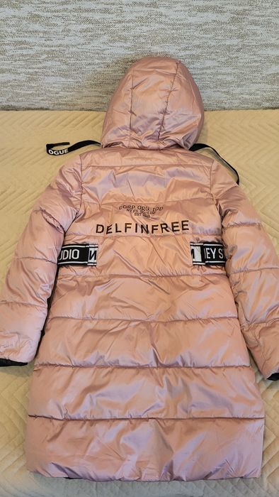 Продам зимнюю куртку на девочку