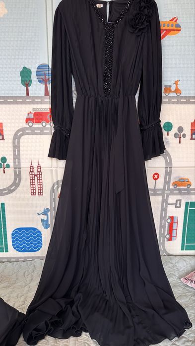 Элегантная чёрная макси-платье