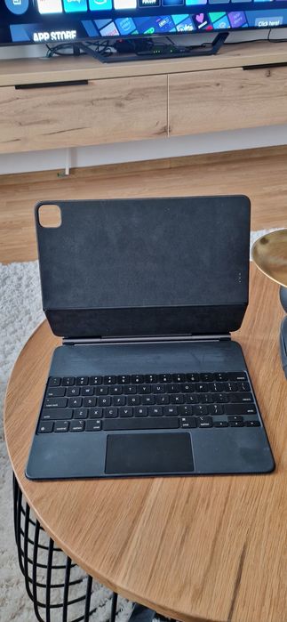 iPad Pro 12.9 6th generation 256 GB cu Magic Keyboard