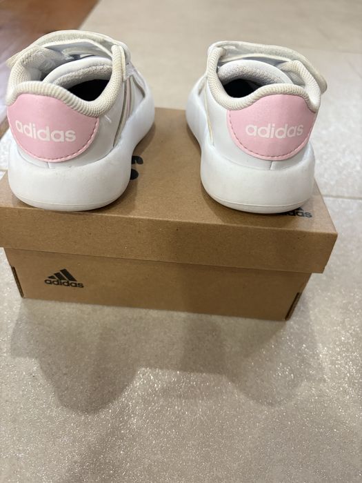 Маратонки adidas bubblecomfy