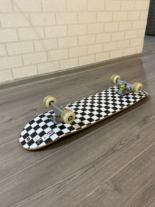 Трюковой самокат, скейтборд.