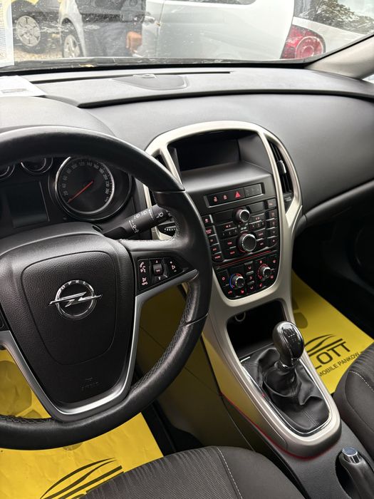 Opel astra.