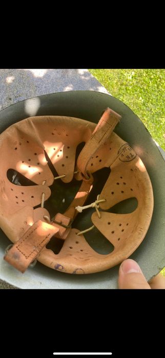 Военни каски- стоманени, маслено зелени