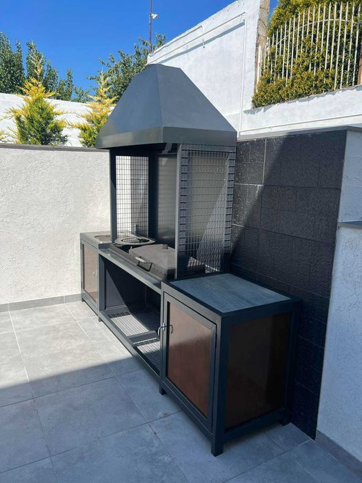 Grătar multifuncțional din metal