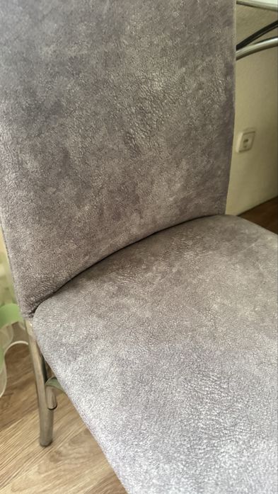 Продам стол и 4 стула