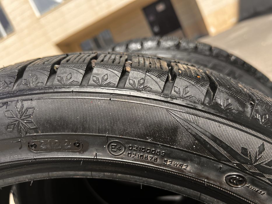 Зимние шины 235/45 R18