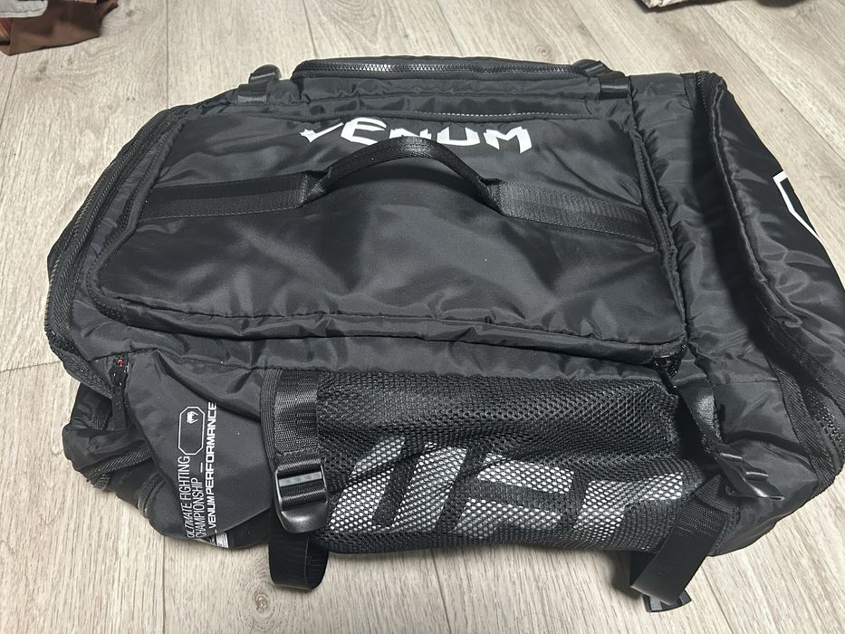 Сумка-рюкзак UFC-VENUM