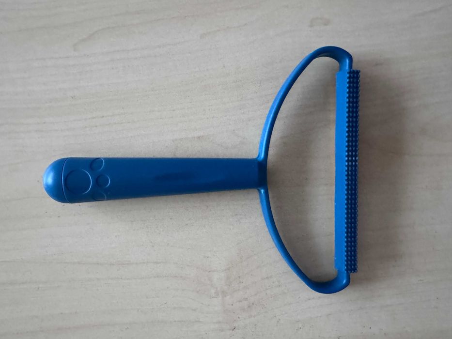 Уред за премахване на мъх и животински косми от дрехи и тапицерия