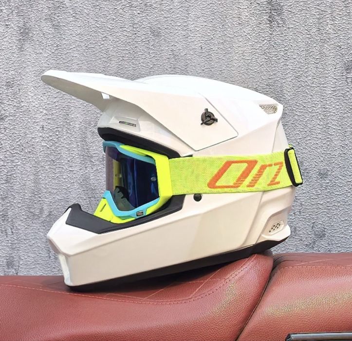 Шлем эндуро и мотокросс