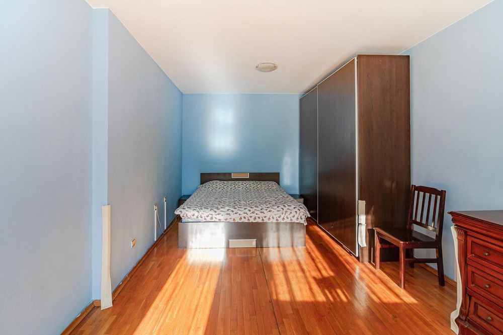 Тристаен за продажба в Център-НДК