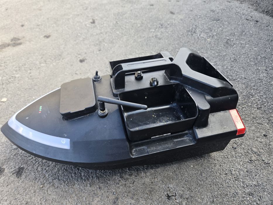 Продам кораблик Flytech