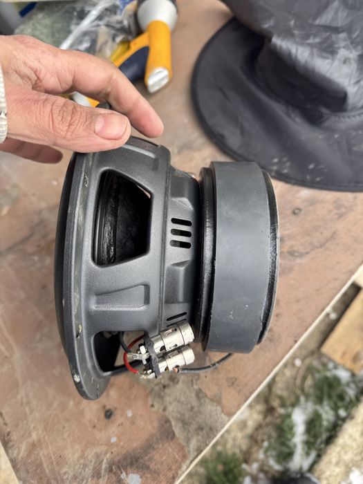 Deaf bonce. Bass 8 “ inch subwoofer auto.