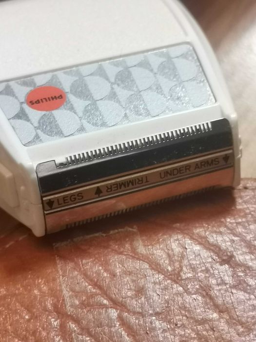 Електрическа самобръсначка Philips