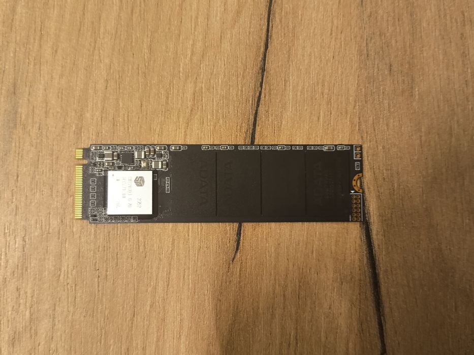 SSD 1TB adata xpg продам