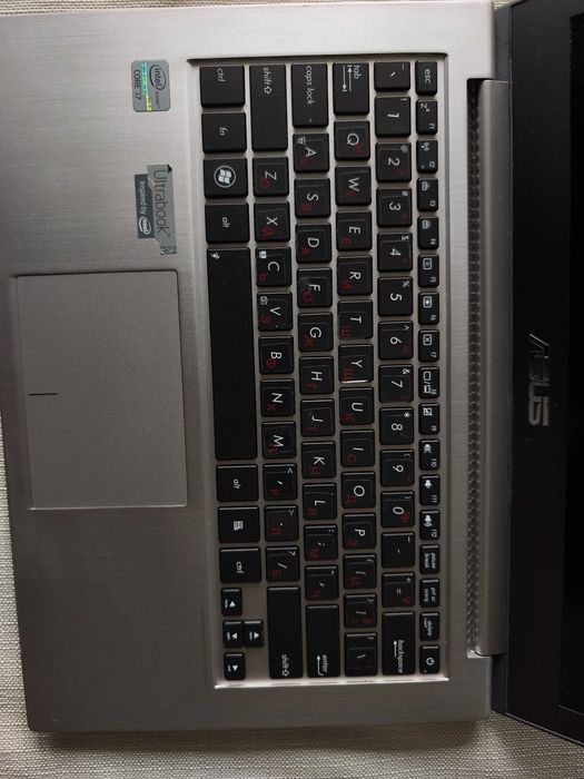 Asus UX31A Notebook на части