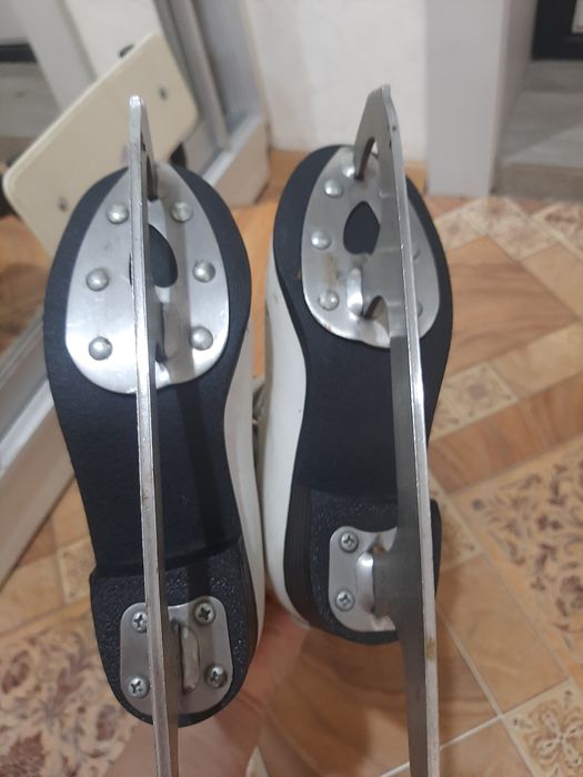 Продам детские коньки