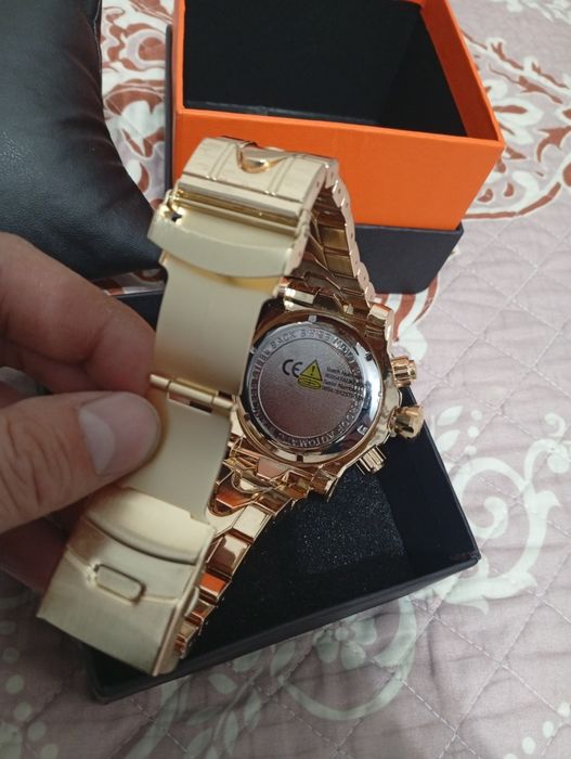 Продам большие новые часы