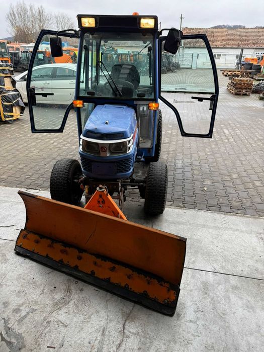 Tractor ISEKI cu accesorii : lama de zapada si cositoare