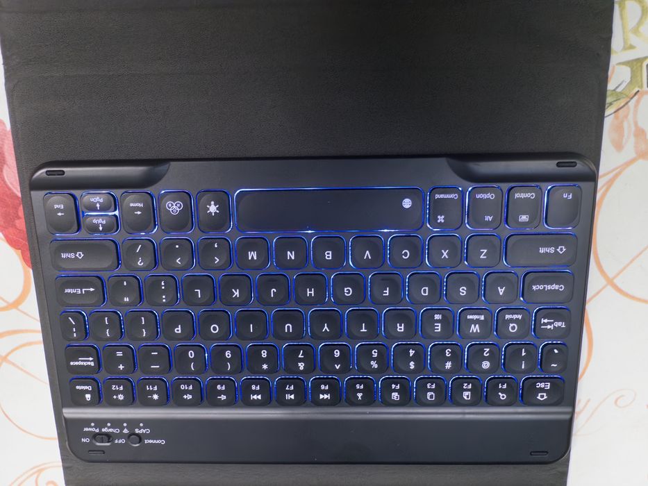 Husa cu Tastatura iPad Apple, Zoopie, pentru iPad 10.2" 7th Gen 2019 / 8th Gen 2020 / 9th Gen 2021, Wireless, Bluetooth, Iluminata LED