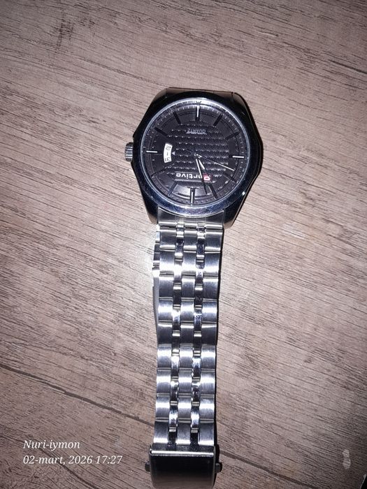 Soat sotiladi xolati yaxshi  ko‘p ishlatmadim  sababi soatlarim ko‘p