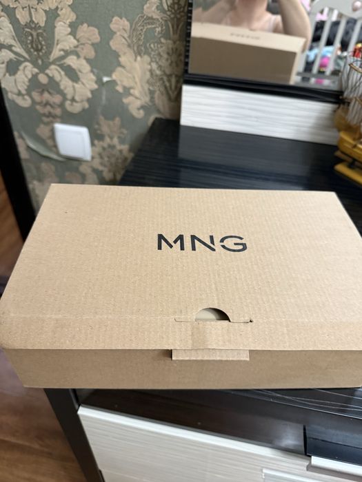 Продаю кожанные туфли Mango