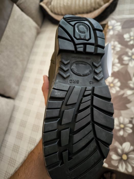 Продавам нови кубинки 43 номер