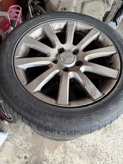 vand 4 jante pe 18 ,jeep grand cheroke