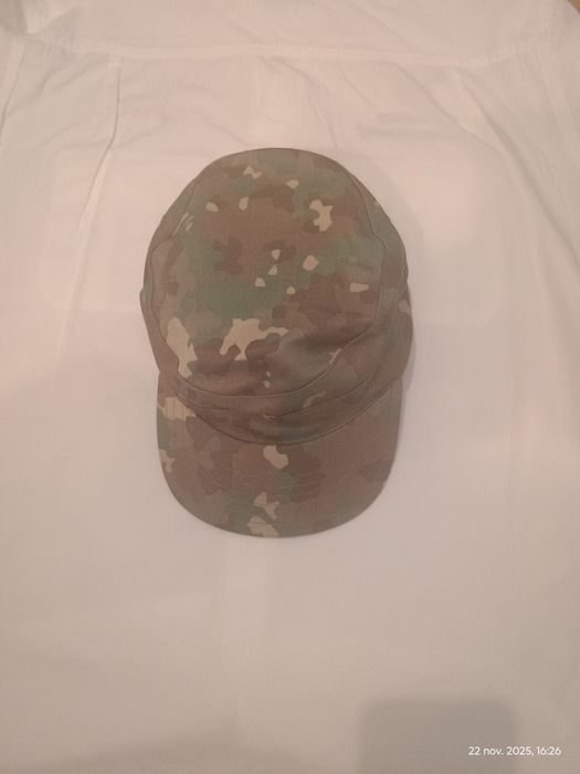 Vînd bocanci militari