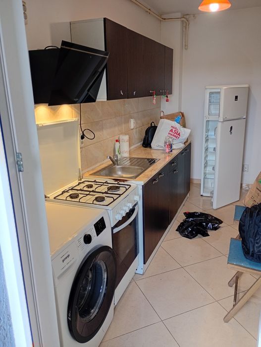 Închiriez garsonieră