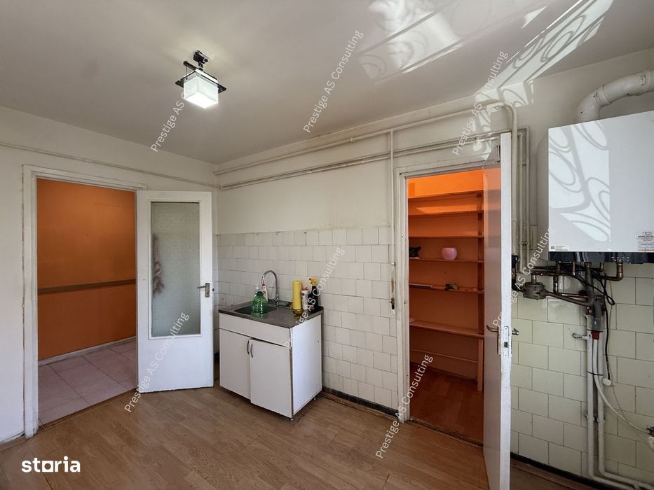 Apartament 4 camere, parter inalt zona Punctele Cardinale - Central