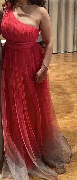 Rochie roz cu slipici și detalii elegante pentru ocazii