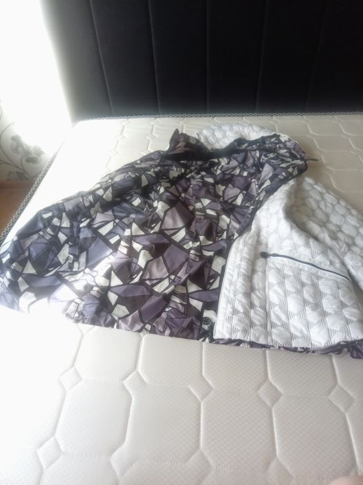 Продам куртку весенняя 48 размер