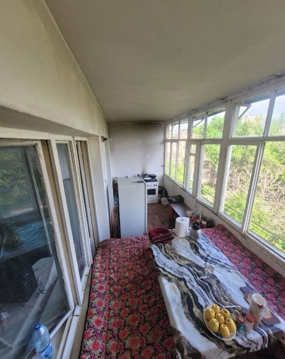 Ц6 очень срочно Жк Казахстан квартира 3х комнатная не торцевая Пустая