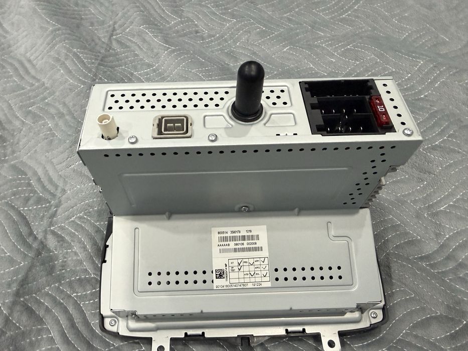 Магнитола с рамкой Веста оригинал