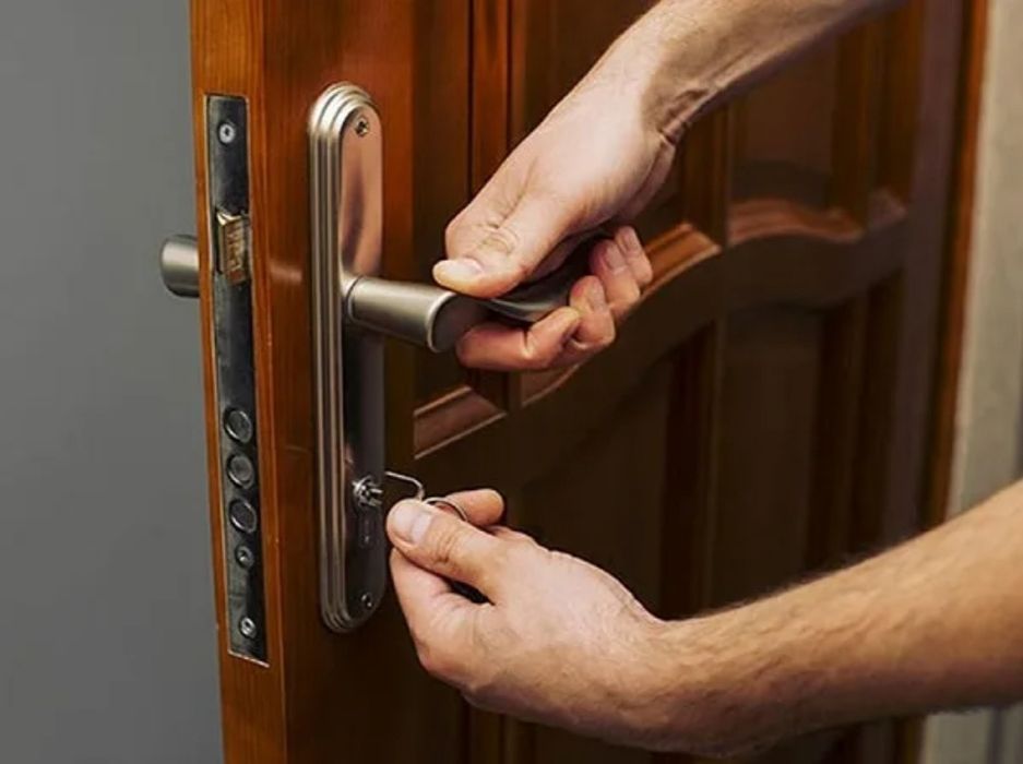 Ремонт и замена дверных ручек и замков. Установка замков. Взлом замков