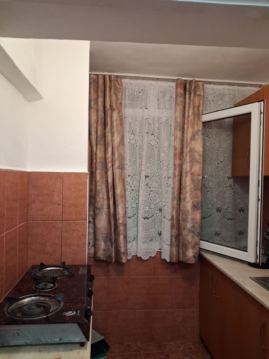 Închiriez Garsoniera