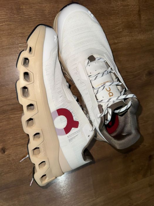 Продам новые кроссовки