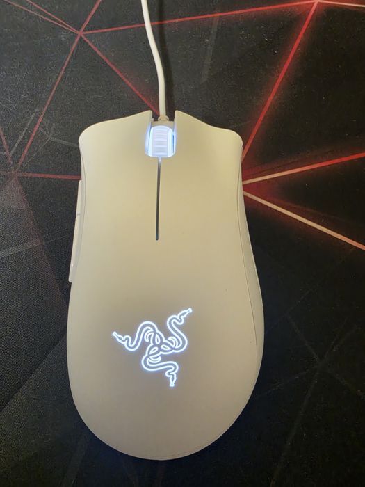 Монитор lenovo, мишка и клавиатура razer