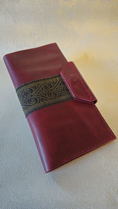 Portofel piele naturala, banda brodata, dama, nou, handmade, grena